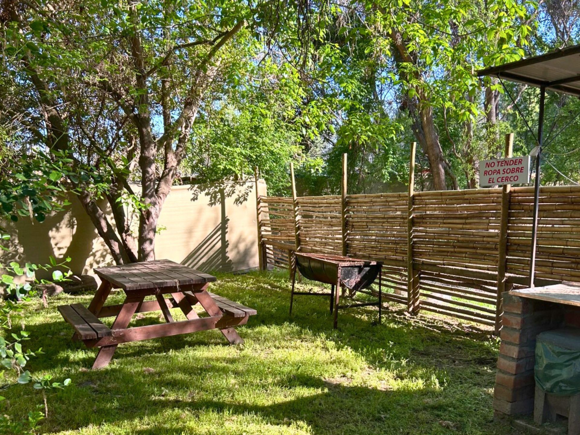 mesa y parrillas