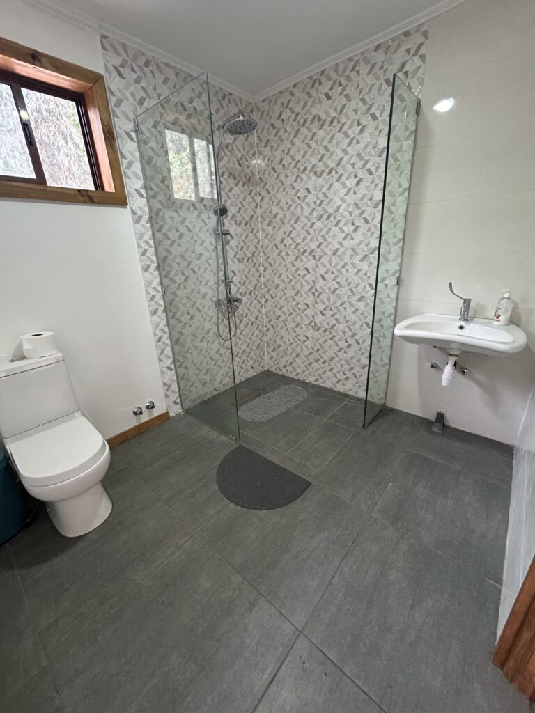 baño discapacitados glamping